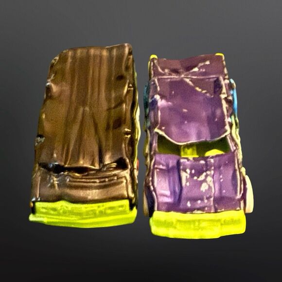 Hot Wheels Demo Van & Car Set Monster Truck Crushers Speed Bump Car A7 - Picture 2 of 5